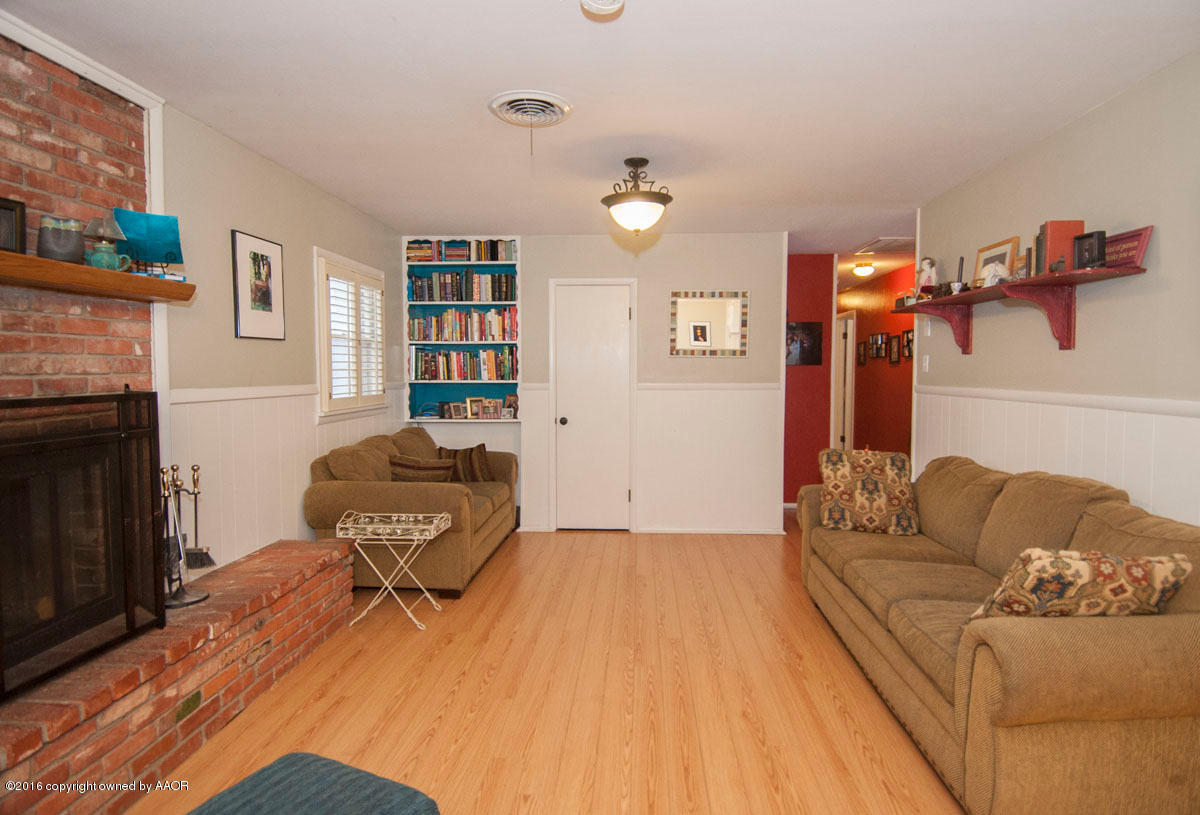 6007 Hanson Road Amarillo, TX 79106 - Photo 23 of 30 DEN VIEW 1