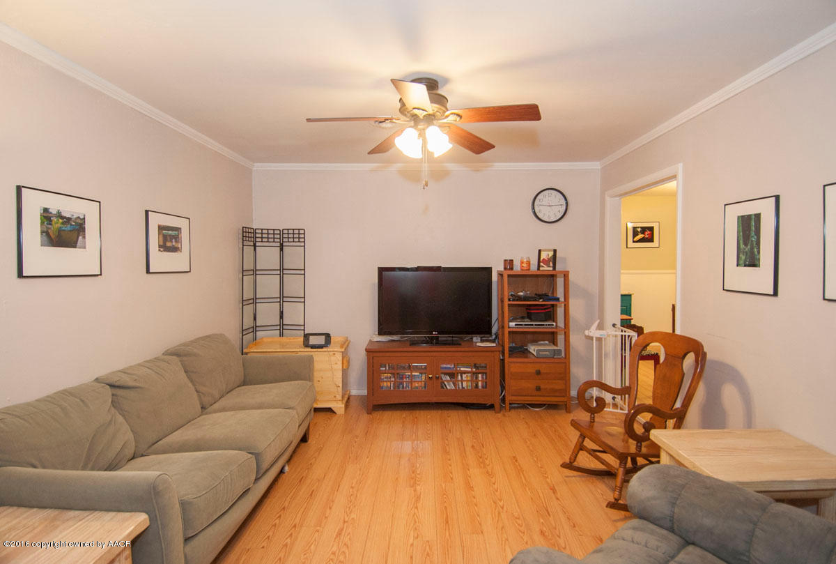 6007 Hanson Road Amarillo, TX 79106 - Photo 6 of 30 LIVING VIEW 1