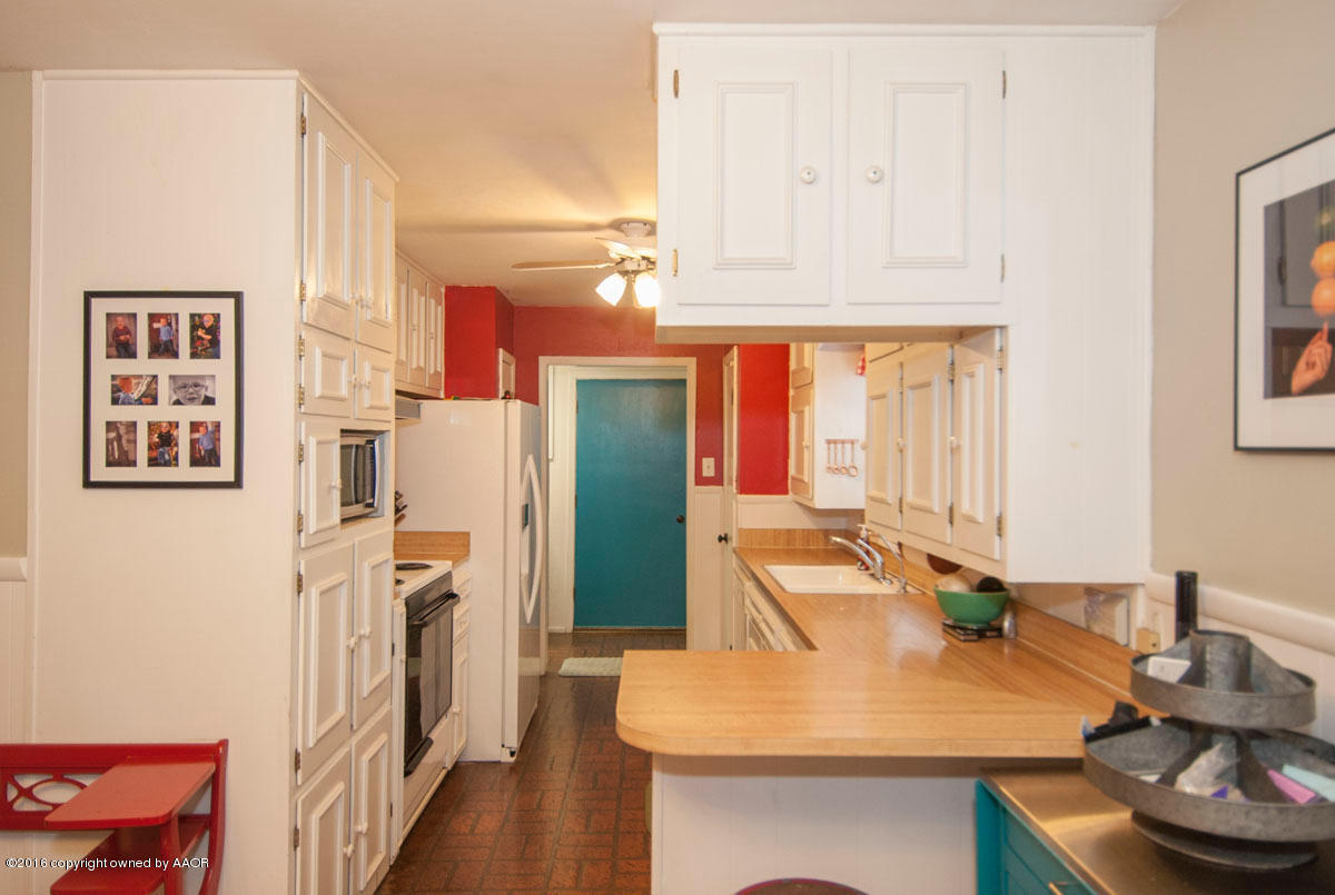 6007 Hanson Road Amarillo, TX 79106 - Photo 8 of 30 KITCHEN VIEW 1