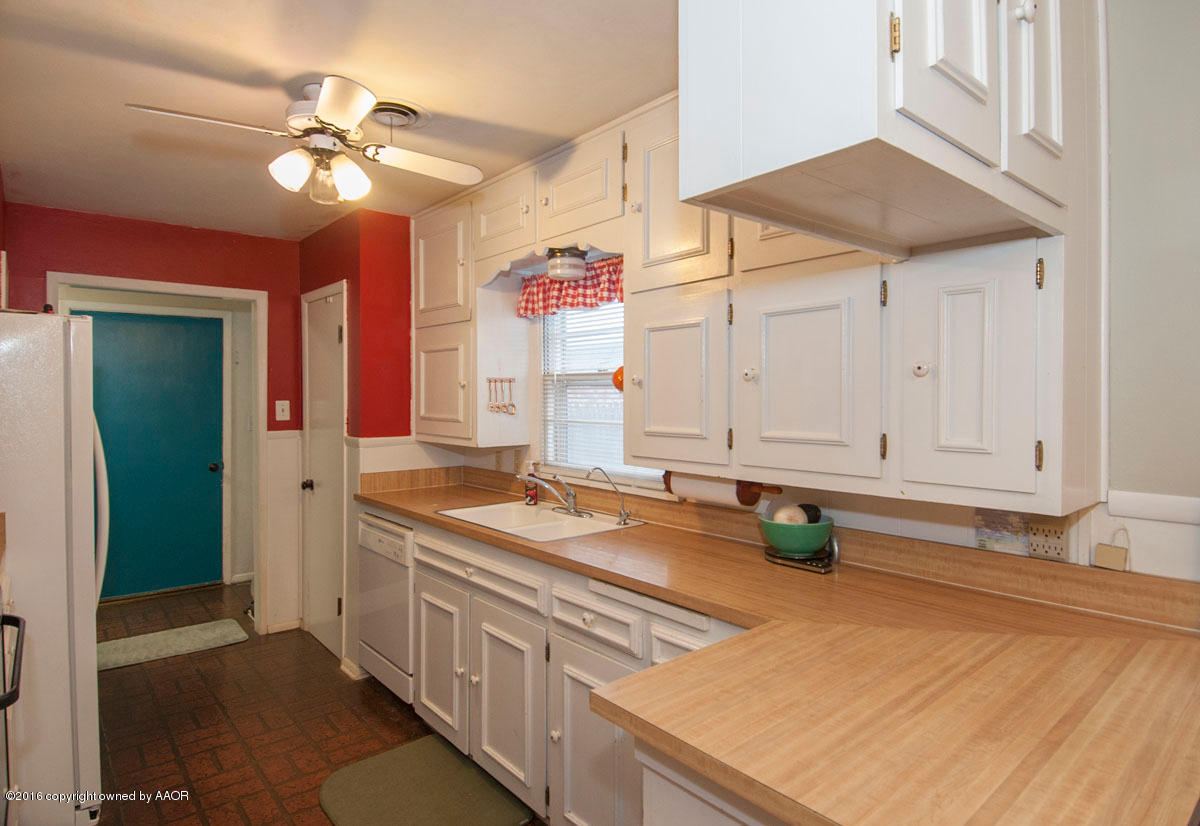 6007 Hanson Road Amarillo, TX 79106 - Photo 9 of 30 KITCHEN VIEW 2