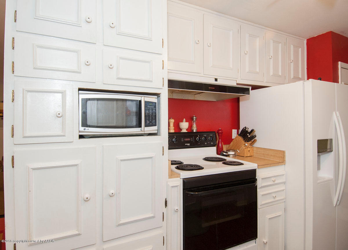 6007 Hanson Road Amarillo, TX 79106 - Photo 10 of 30 KITCHEN VIEW 3
