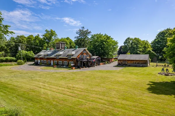$899,000 | 26 Old Wallingford Road, Durham, CT 06422
