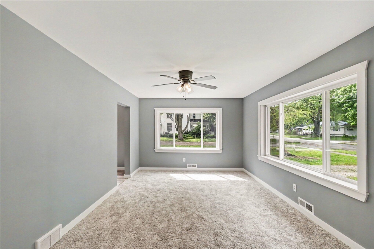 307 Mechanic Street Stockbridge, MI 49285 - Photo 3 of 15