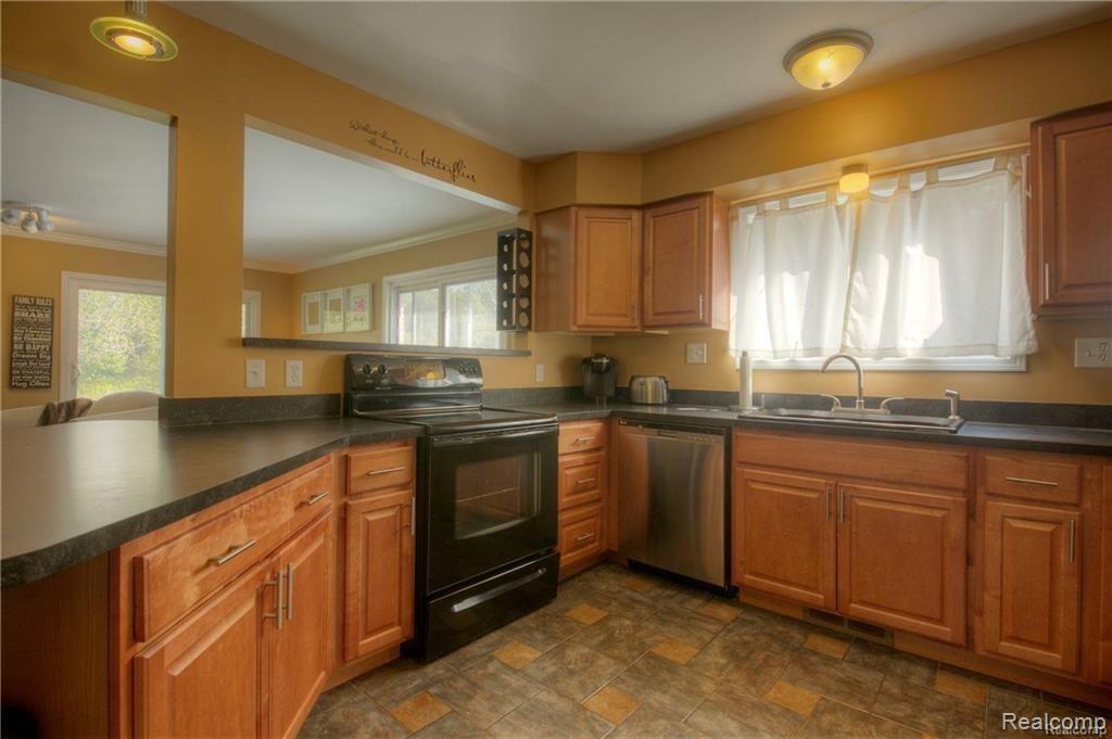 6100 Ridge Road Canton, MI 48187 - Photo 4 of 8