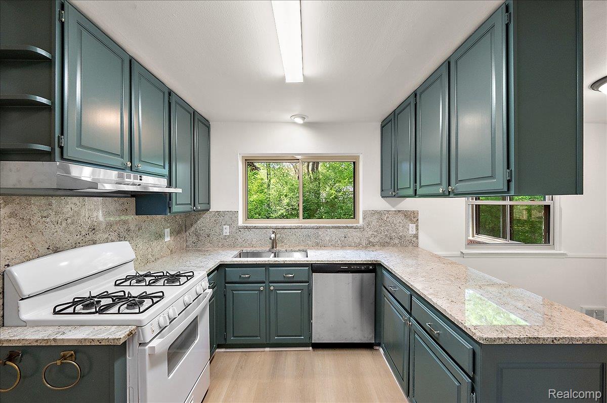 536 Rolling Rock Road Bloomfield Hills, MI 48304 - Photo 13 of 48 23-536 Rolling Rock Dr-42.jpg