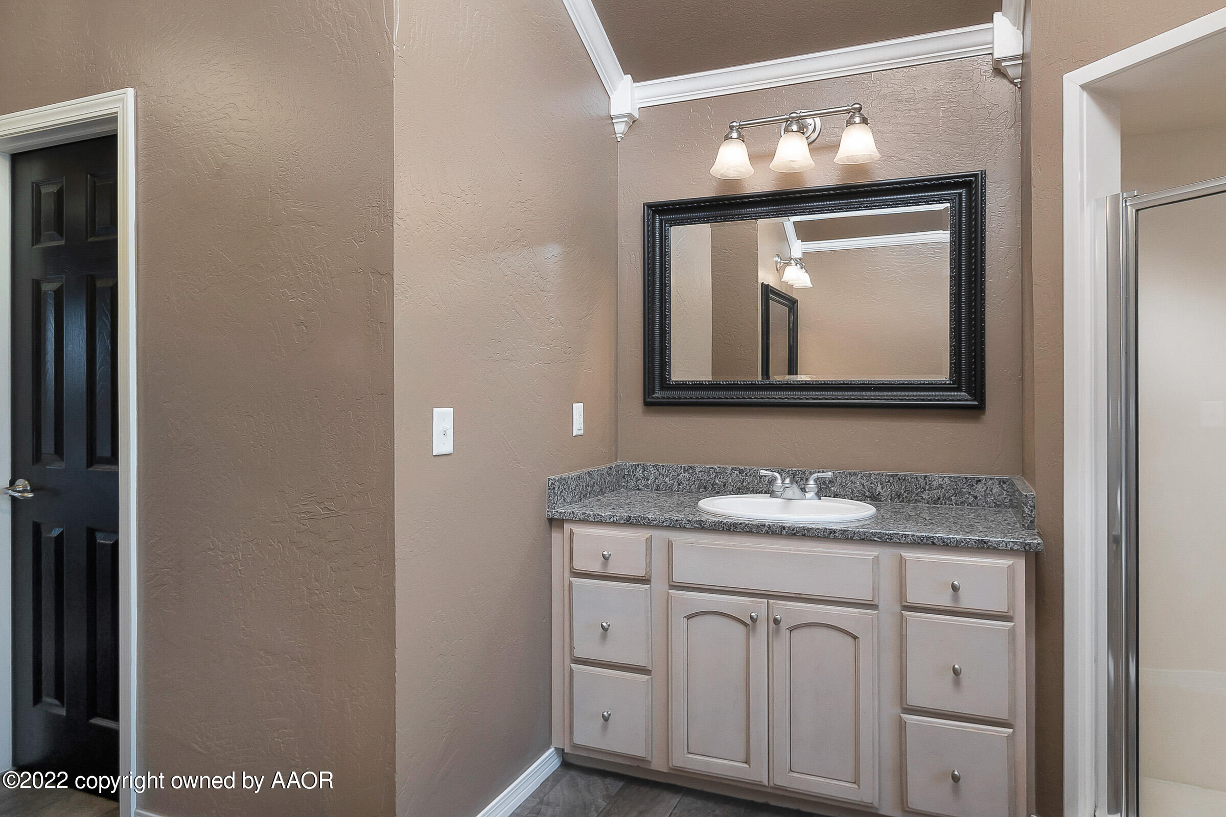 6001 Riley Elizabeth Drive Amarillo, TX 79119 - Photo 19 of 33 Primary Bath