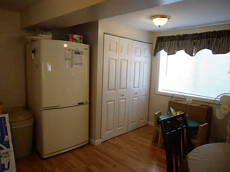 128 Knotty Oak Road Coventry, RI 02816 - Photo 5 of 14 Kitchen.