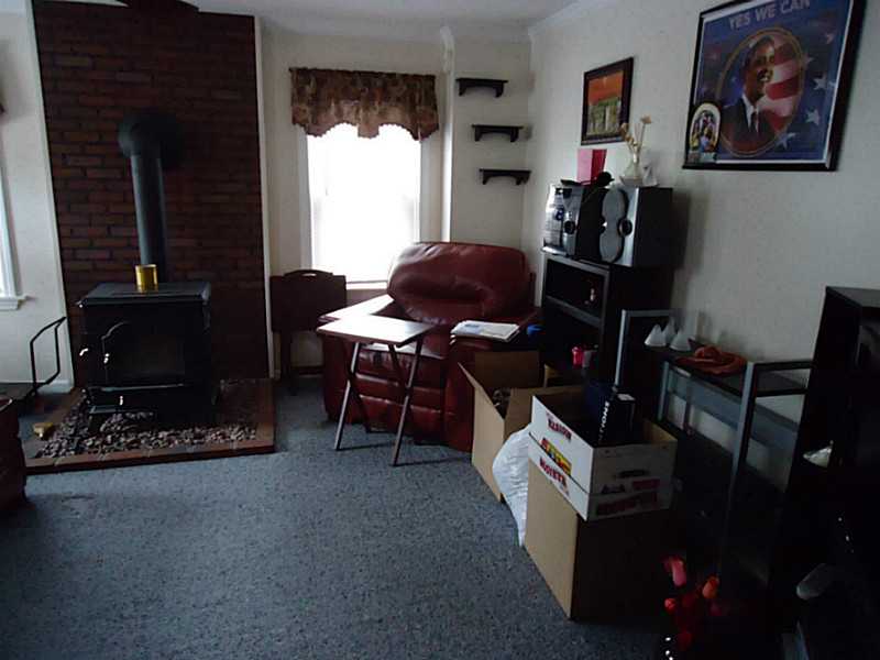 128 Knotty Oak Road Coventry, RI 02816 - Photo 7 of 14 Living Room.