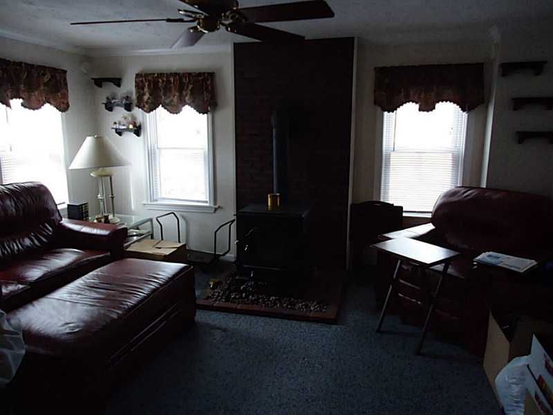 128 Knotty Oak Road Coventry, RI 02816 - Photo 8 of 14 Living Room.