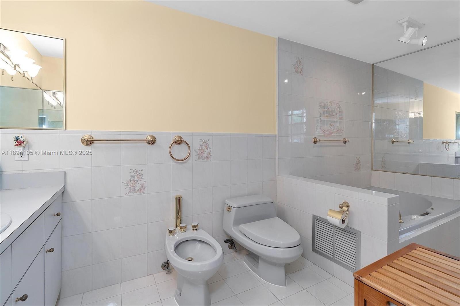 5309 Alton Road Miami Beach, FL 33140 - Photo 19 of 43