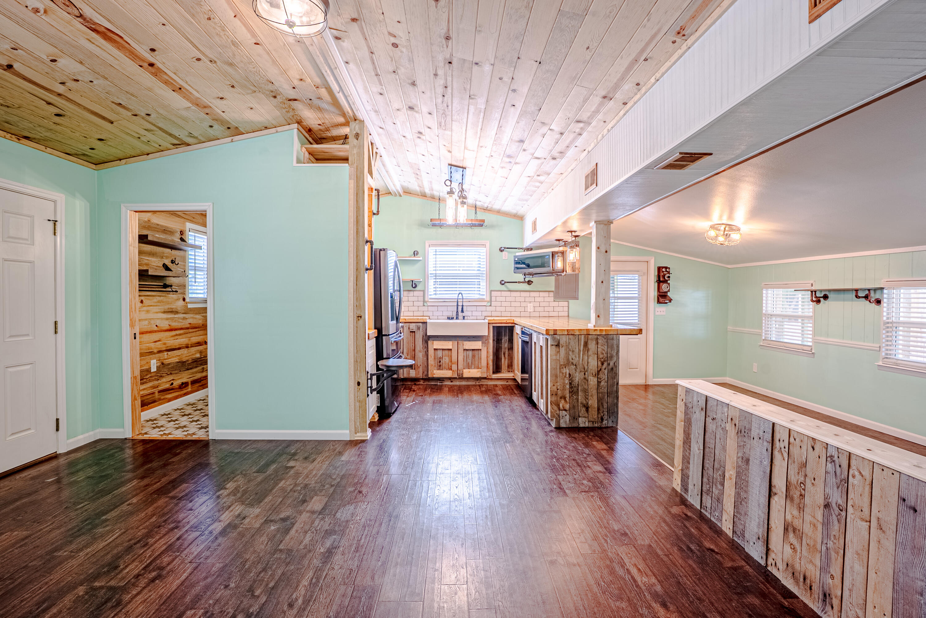 85 Our Street Vernon, FL 32462 - Photo 4 of 66 a view of a livingroom with furniture and hardwood floor
