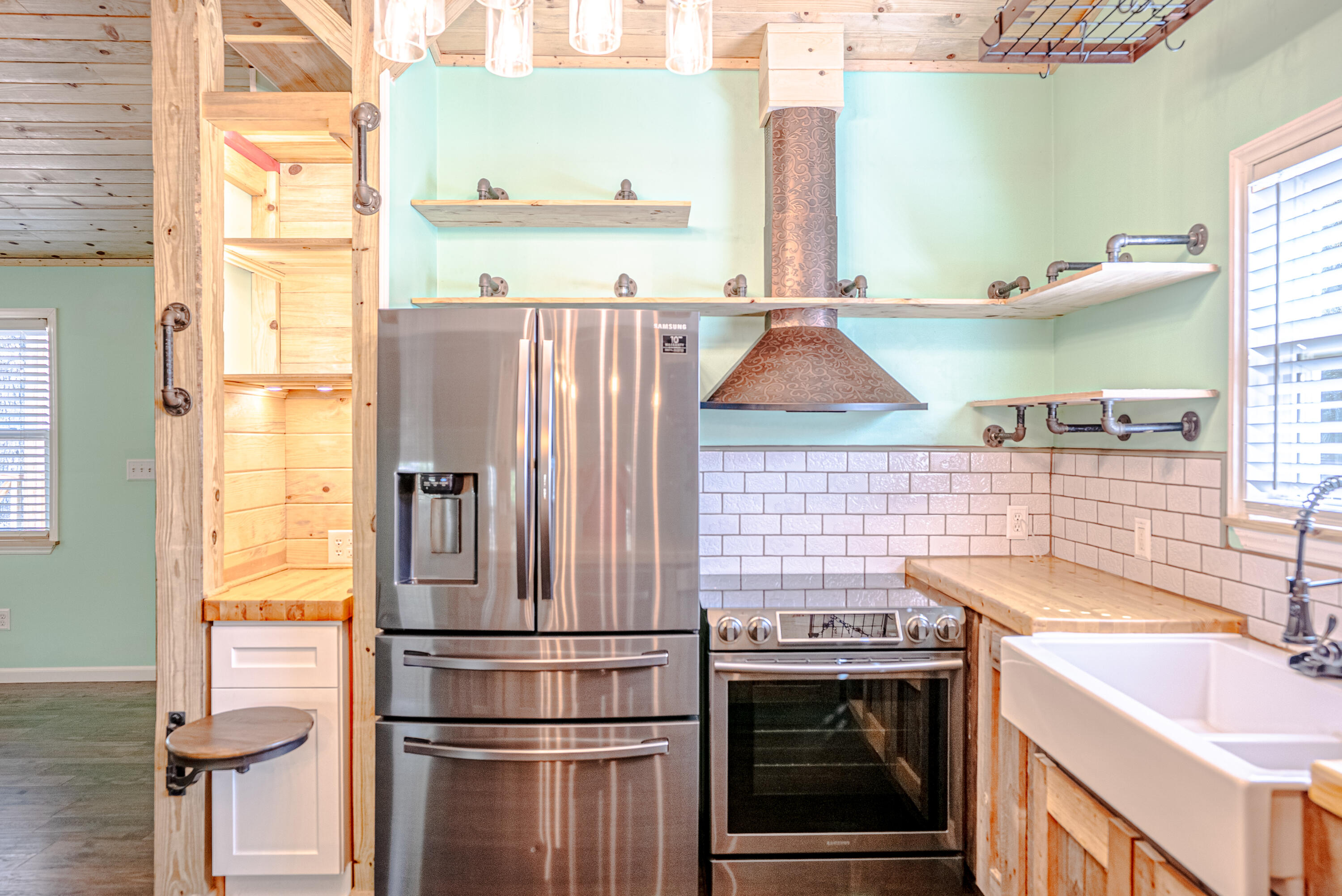 85 Our Street Vernon, FL 32462 - Photo 10 of 66 a kitchen with a sink stove and refrigerator