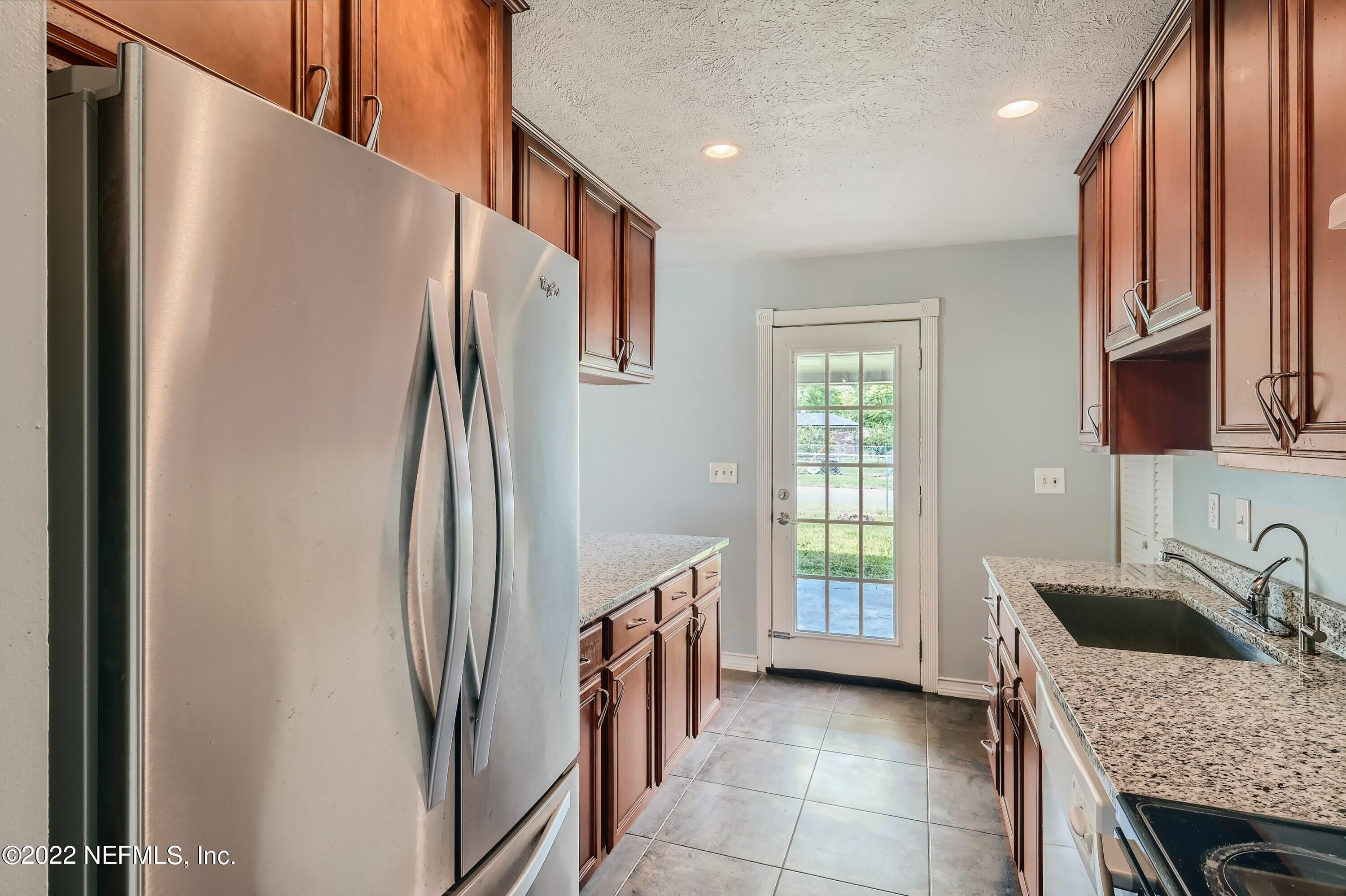 915 Memorial Park Road Jacksonville, FL 32221 - Photo 11 of 25 11 Kitchen