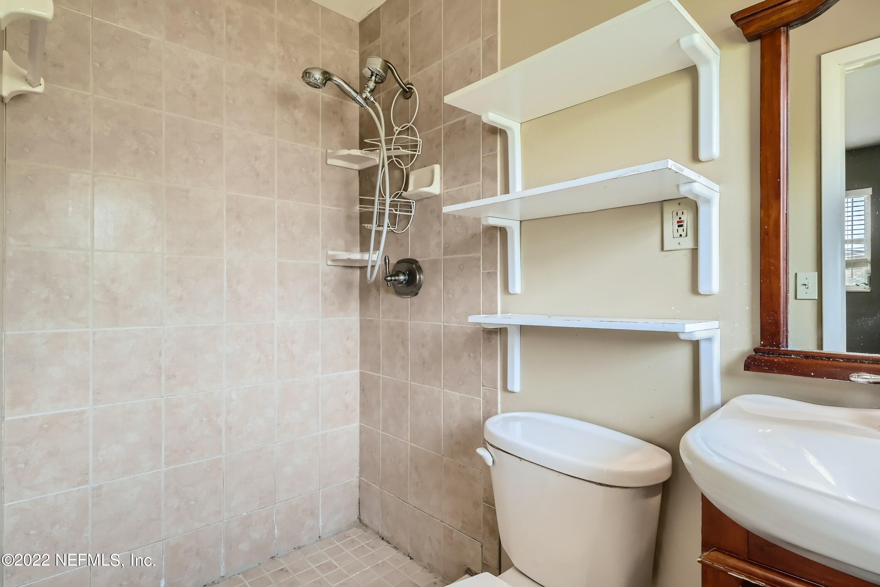 915 Memorial Park Road Jacksonville, FL 32221 - Photo 13 of 25 15 Primary Bathroom
