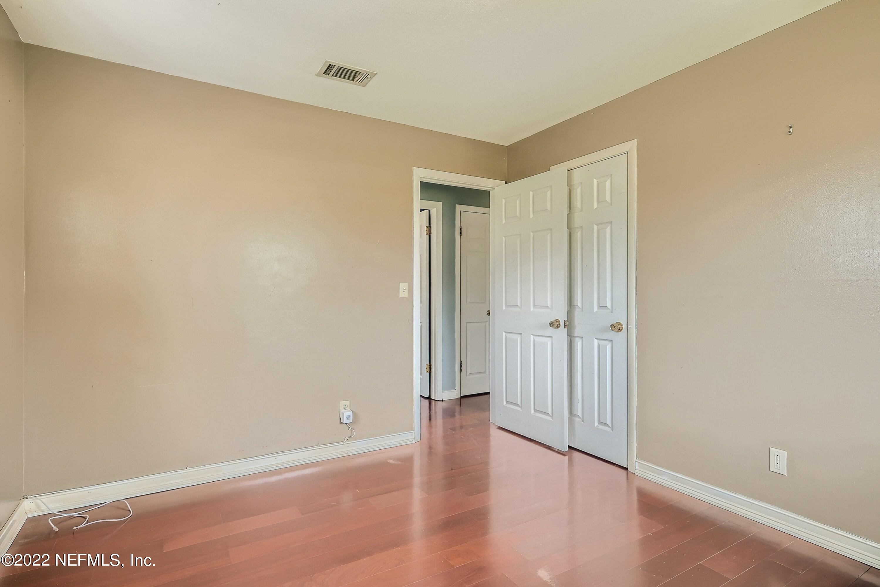 915 Memorial Park Road Jacksonville, FL 32221 - Photo 14 of 25 14 Primary Bedroom