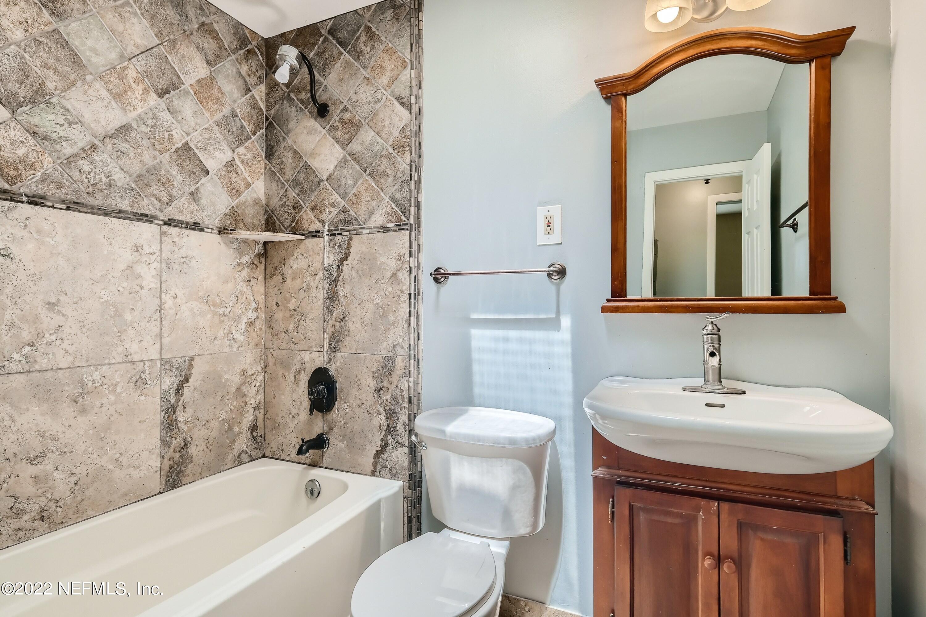 915 Memorial Park Road Jacksonville, FL 32221 - Photo 16 of 25 20 Bathroom
