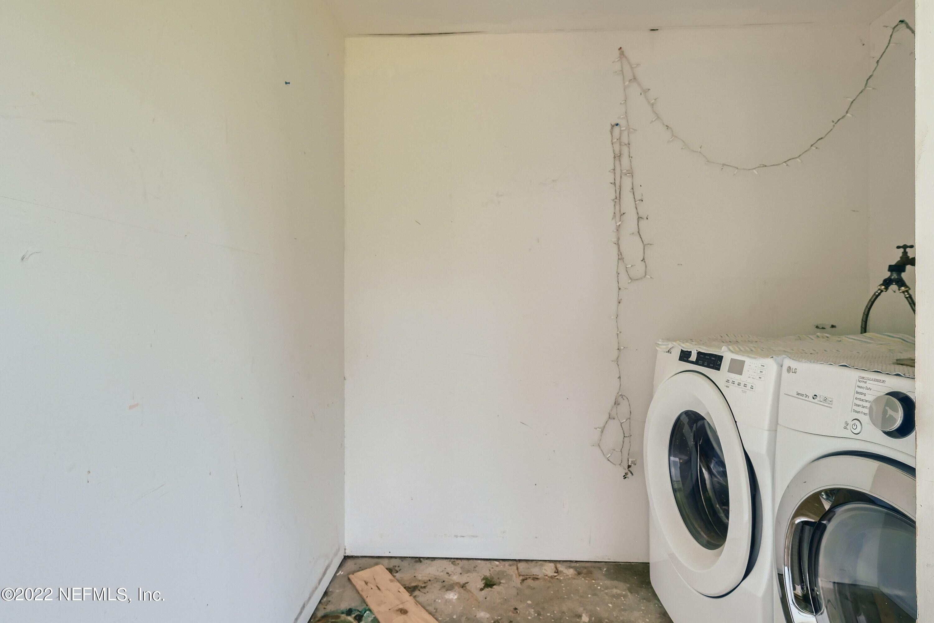 915 Memorial Park Road Jacksonville, FL 32221 - Photo 17 of 25 21 Laundry Room