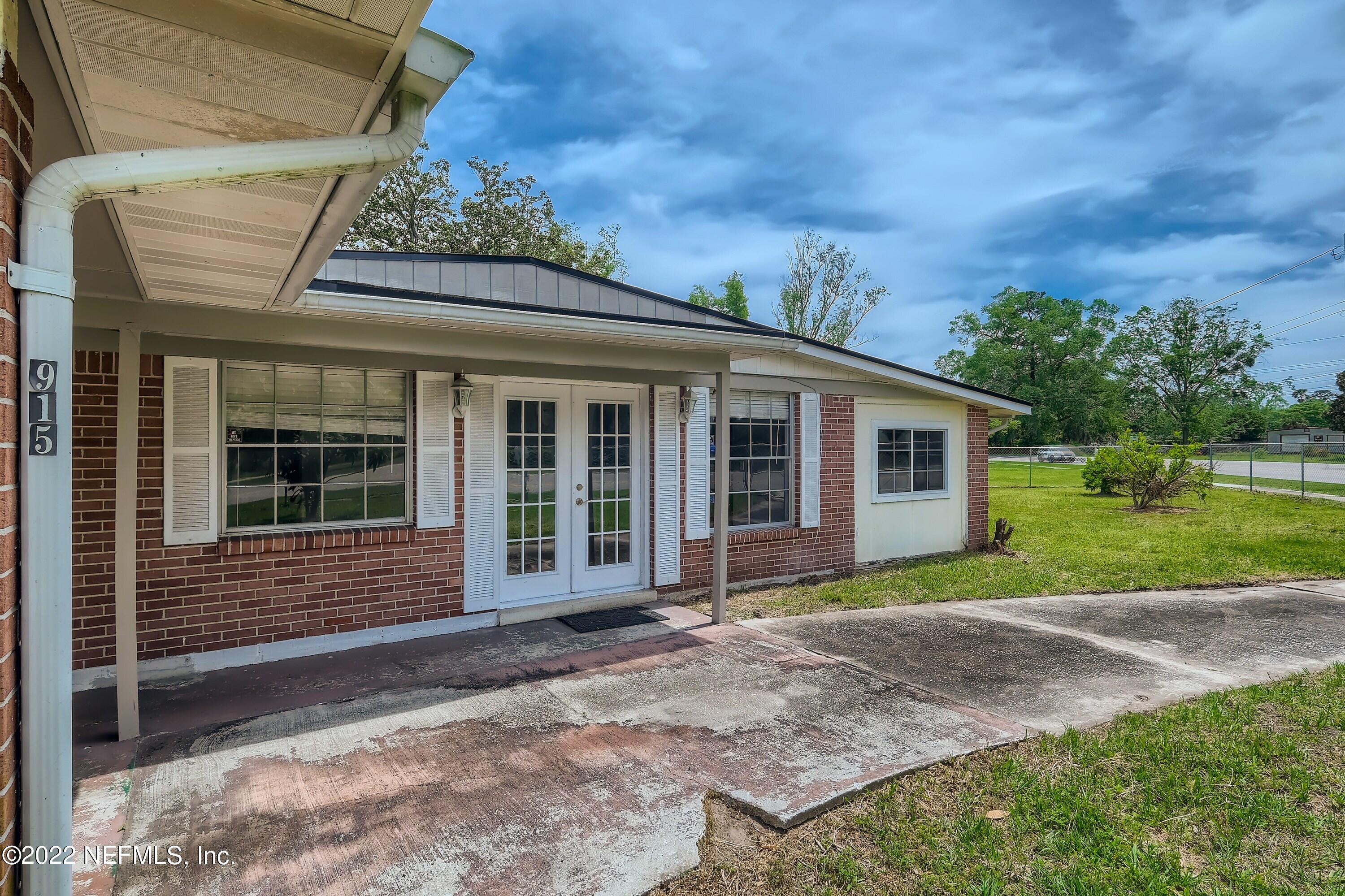 915 Memorial Park Road Jacksonville, FL 32221 - Photo 4 of 25 04 Exterior Front Entry
