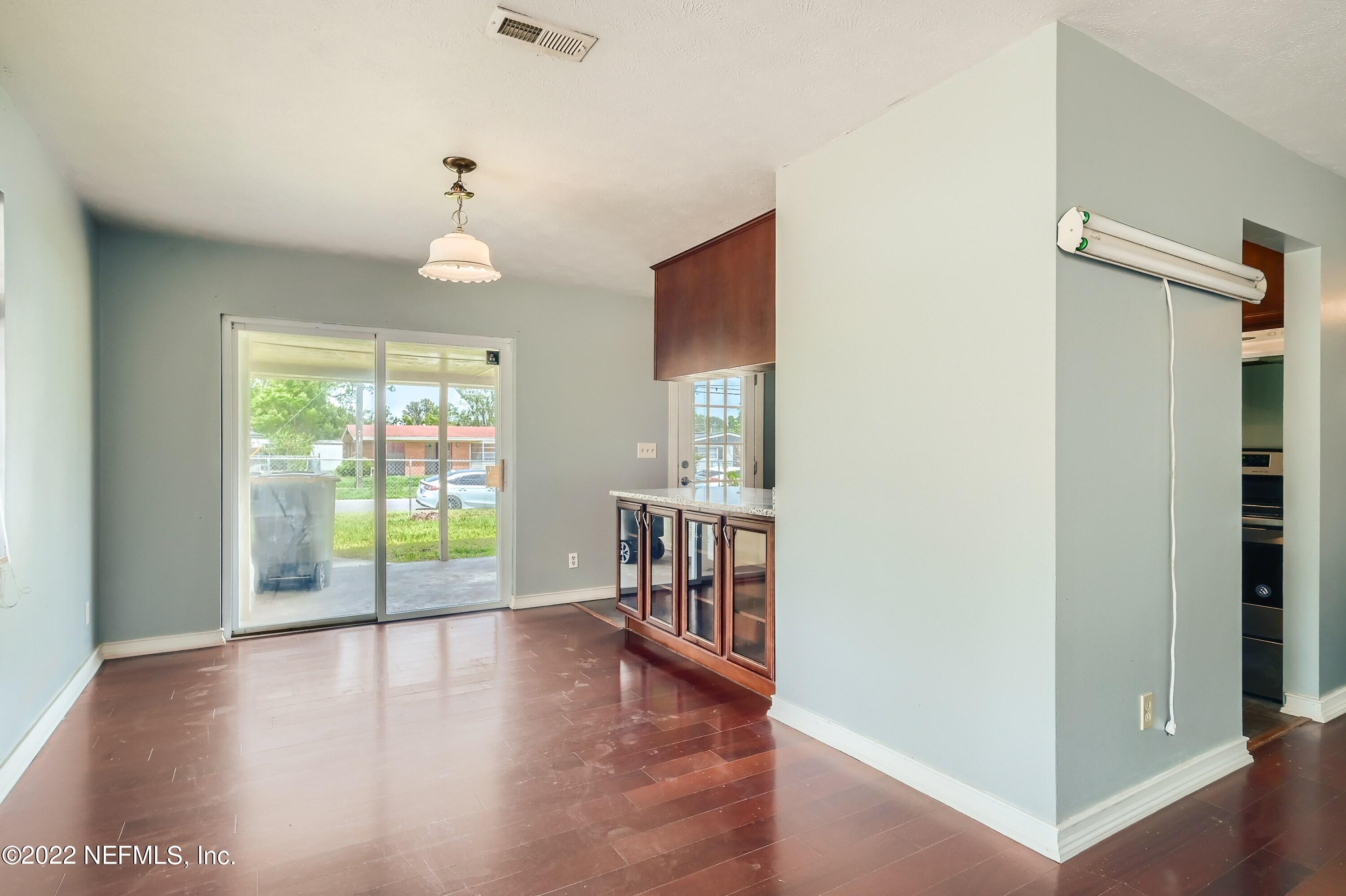 915 Memorial Park Road Jacksonville, FL 32221 - Photo 8 of 25 08 Dining Room