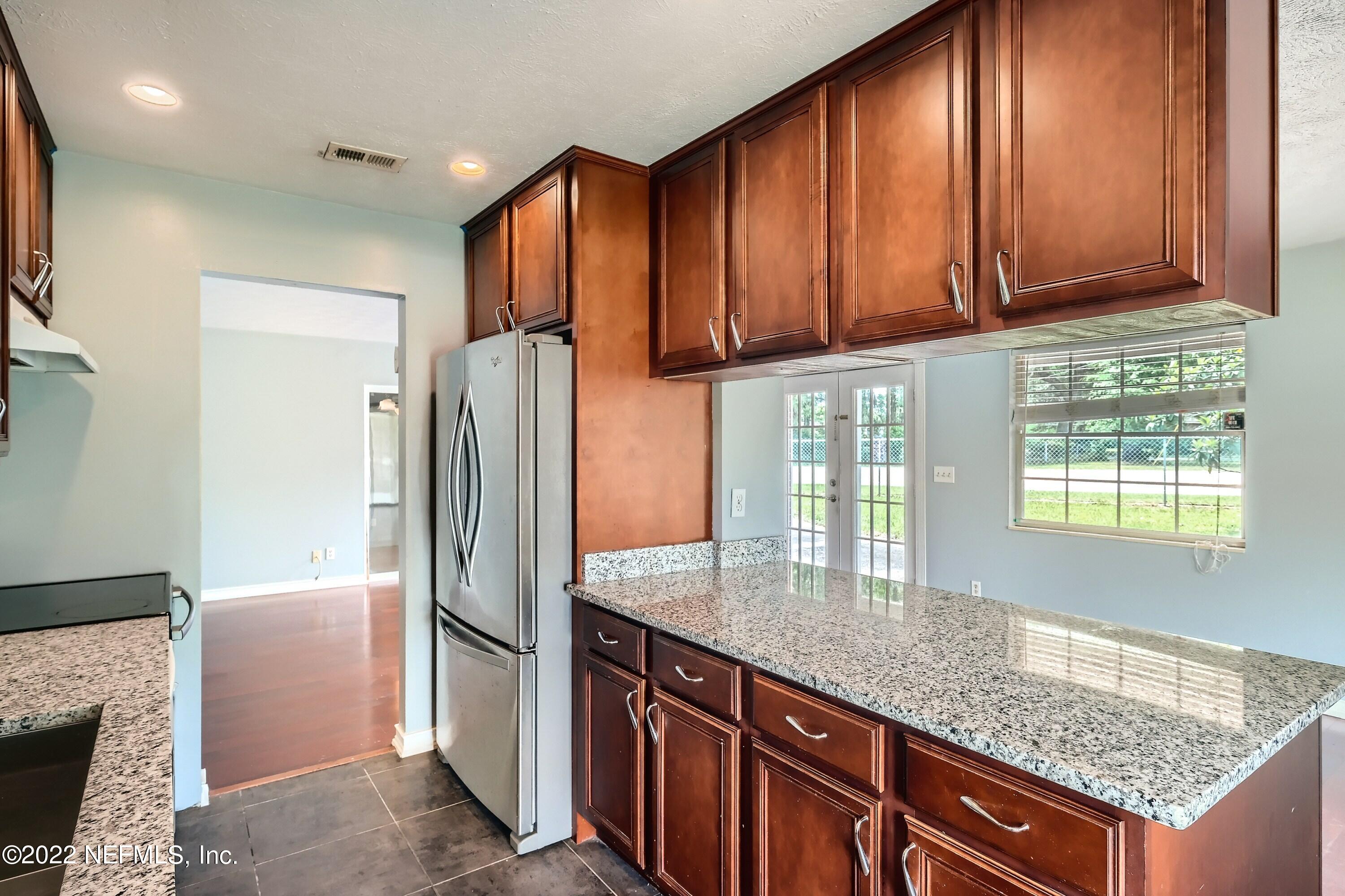 915 Memorial Park Road Jacksonville, FL 32221 - Photo 10 of 25 12 Kitchen