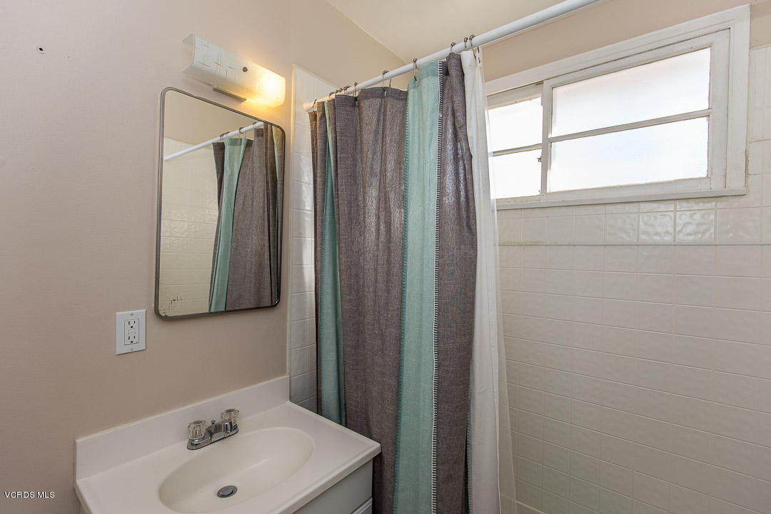 4221 Helene Street Simi Valley, CA 93063 - Photo 18 of 58 Master Bath