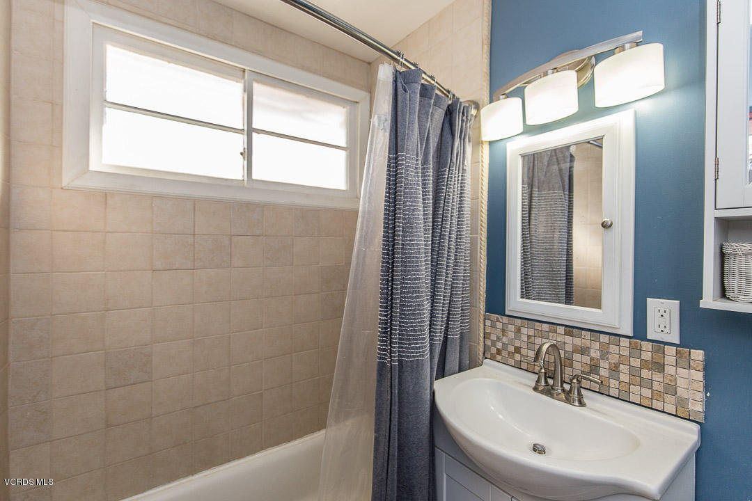 4221 Helene Street Simi Valley, CA 93063 - Photo 31 of 58 Guest Bath