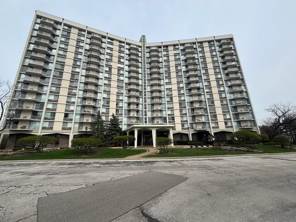 $250,000 | 40 North Tower Road, Unit 10, Oak Brook, IL 60523
