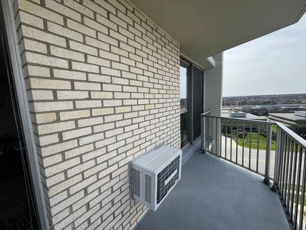 $250,000 | 40 North Tower Road, Unit 10, Oak Brook, IL 60523