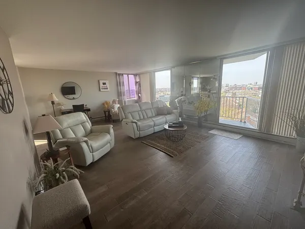 $250,000 | 40 North Tower Road, Unit 10, Oak Brook, IL 60523