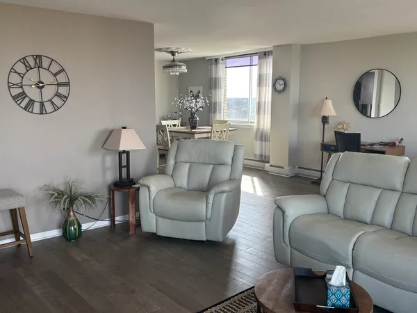 $250,000 | 40 North Tower Road, Unit 10, Oak Brook, IL 60523