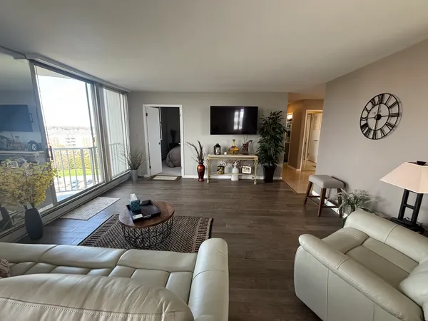 $250,000 | 40 North Tower Road, Unit 10, Oak Brook, IL 60523