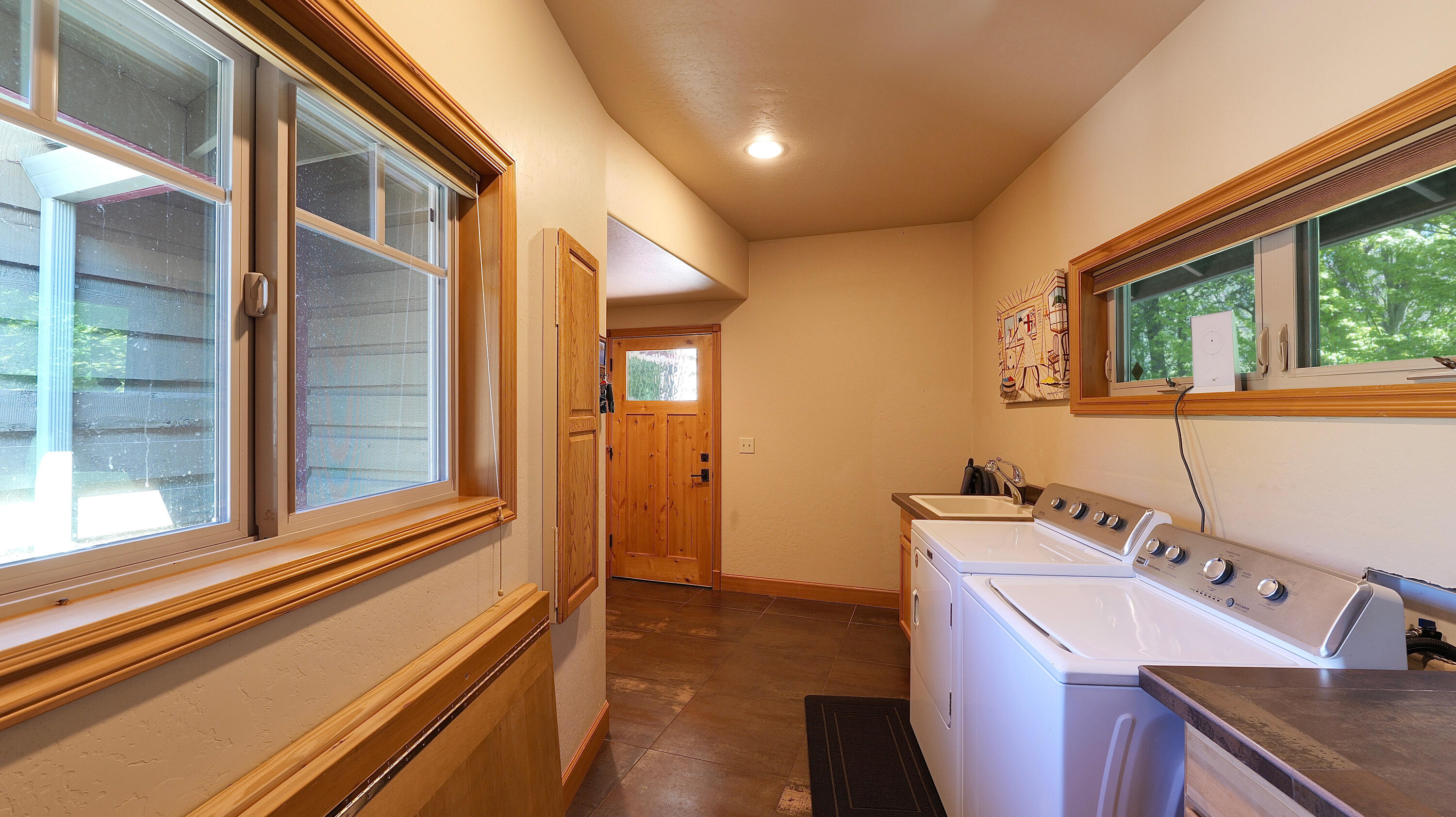 343 Rene Drive Shady Cove, OR 97539 - Photo 44 of 152 Laundry Room