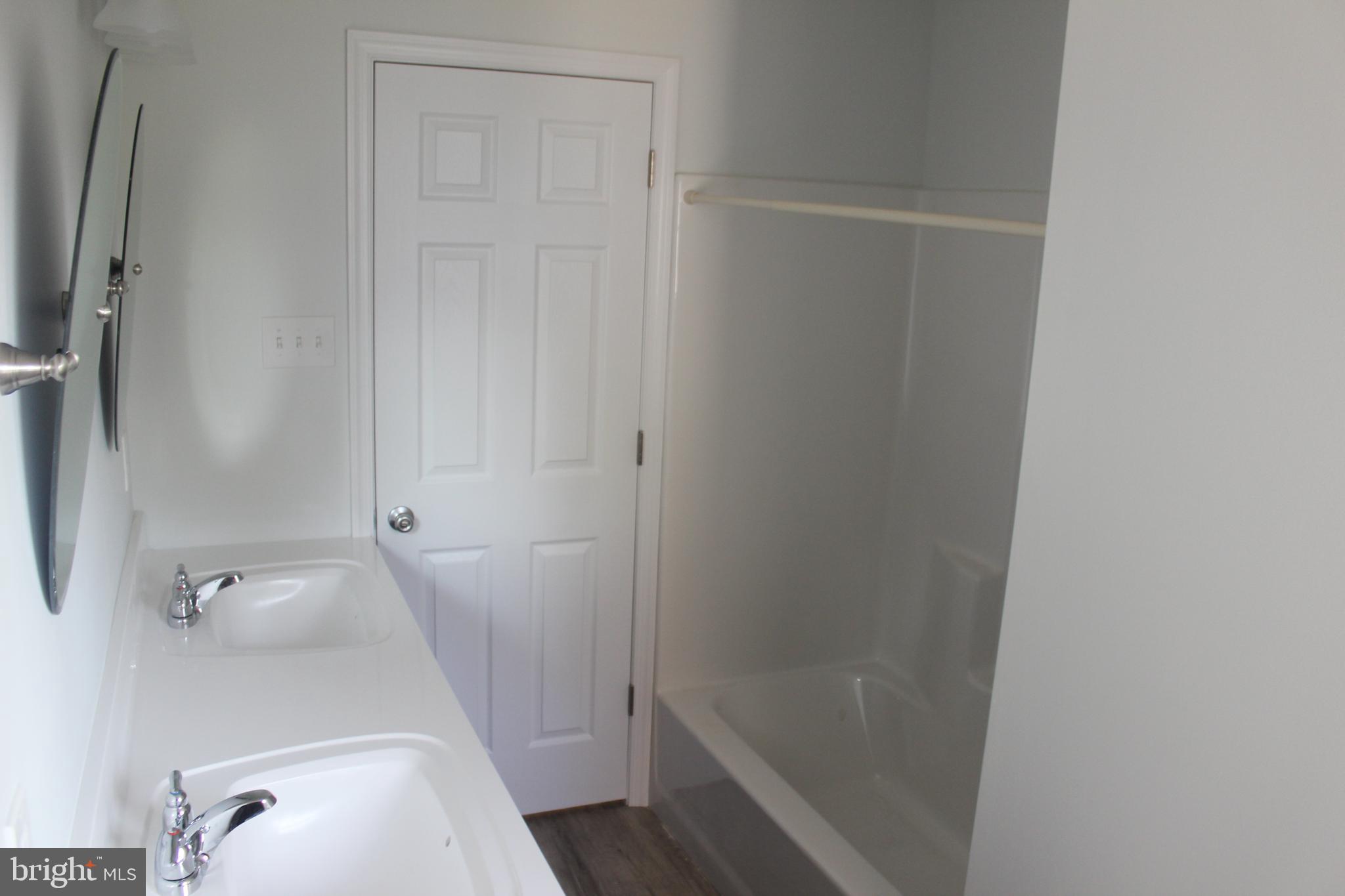 3128 Highway 206 Columbus, NJ 08022 - Photo 10 of 14 a bathroom with a bathtub