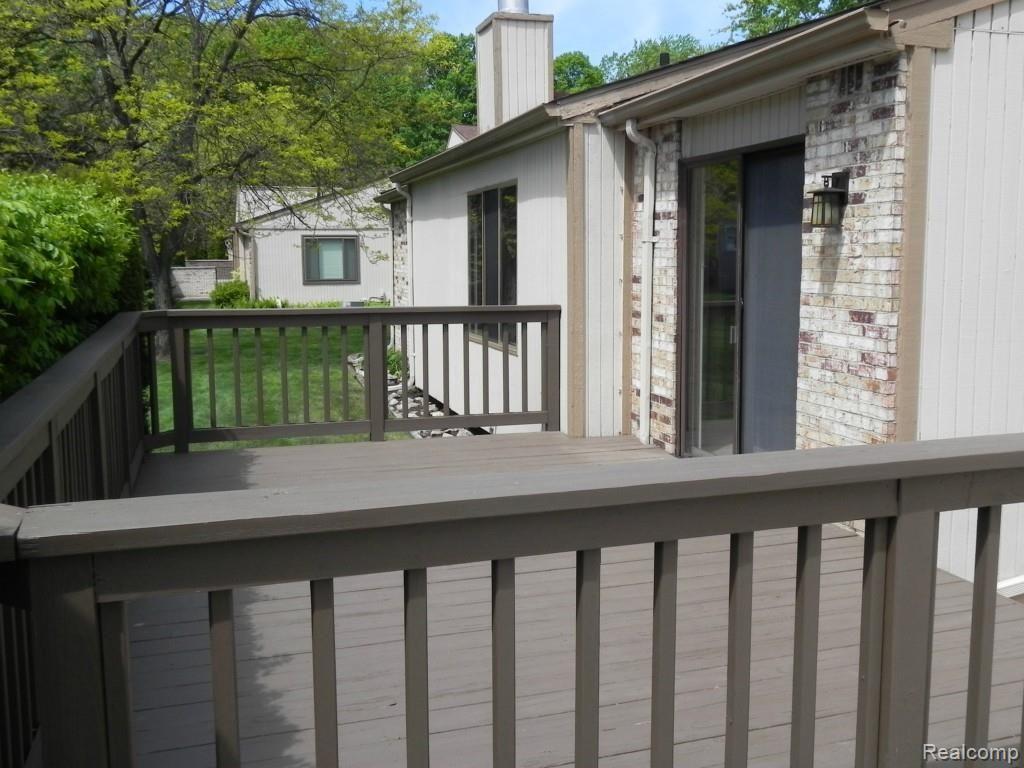 23251 Farmington Road Farmington, MI 48336 - Photo 5 of 40