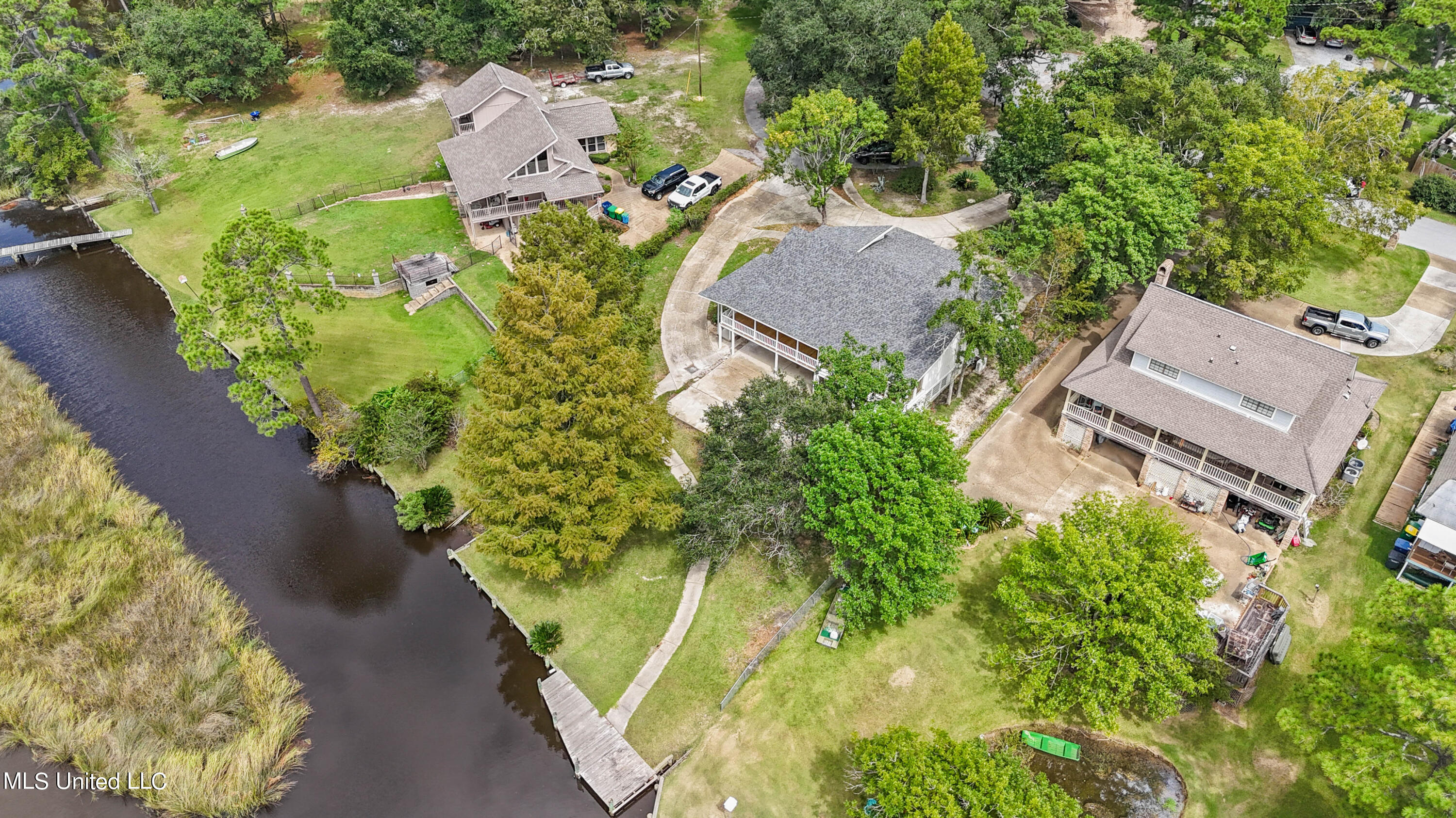 9312 Ridgeview Drive Ocean Springs, MS 39564 - Photo 3 of 50 043