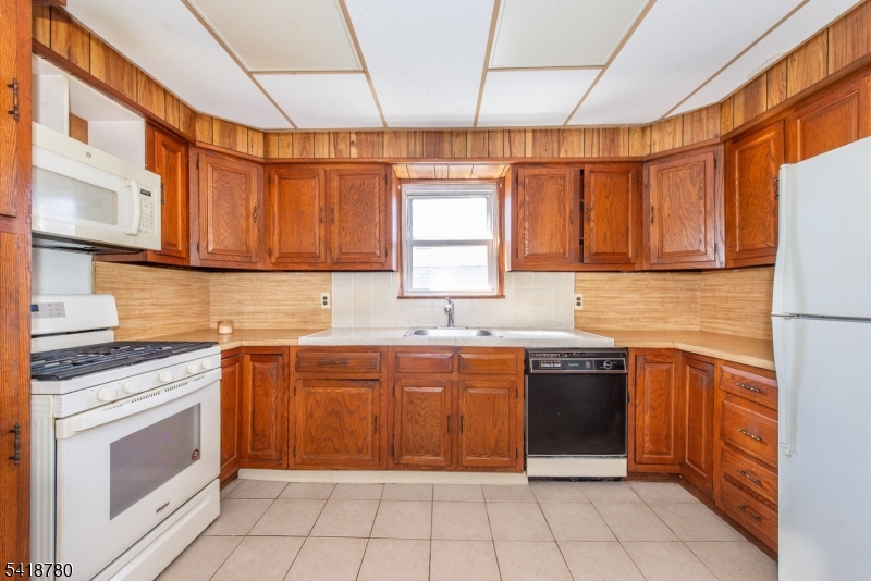 18 Pulaski Street, Unit 2 Bloomfield, NJ 07003 - Photo 1 of 20