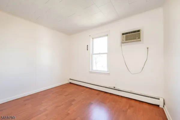 $1,900 | 18 Pulaski Street, Unit 2, Bloomfield, NJ 07003