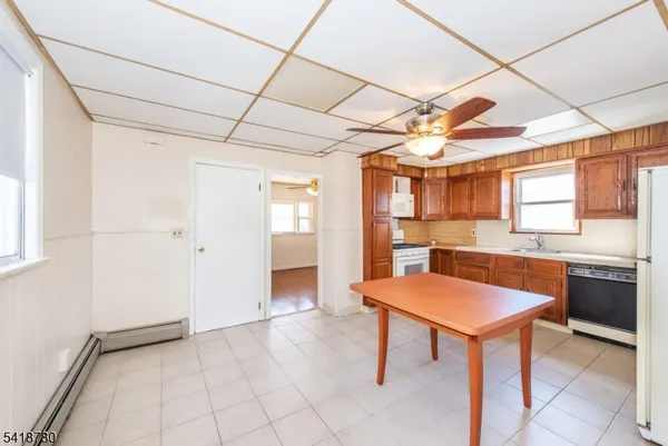 $1,900 | 18 Pulaski Street, Unit 2, Bloomfield, NJ 07003