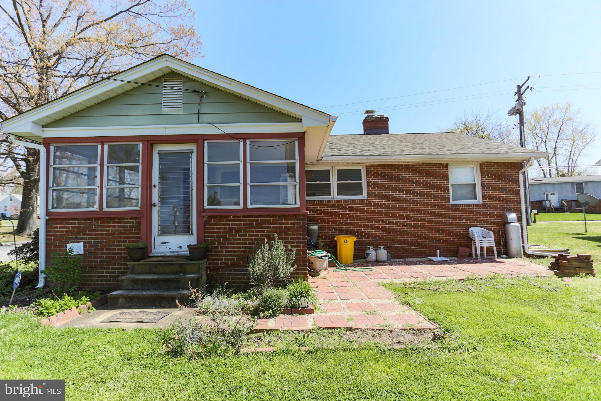 632 Londontown Road Edgewater, MD 21037 - Photo 11 of 28 a front view of a house with a yard