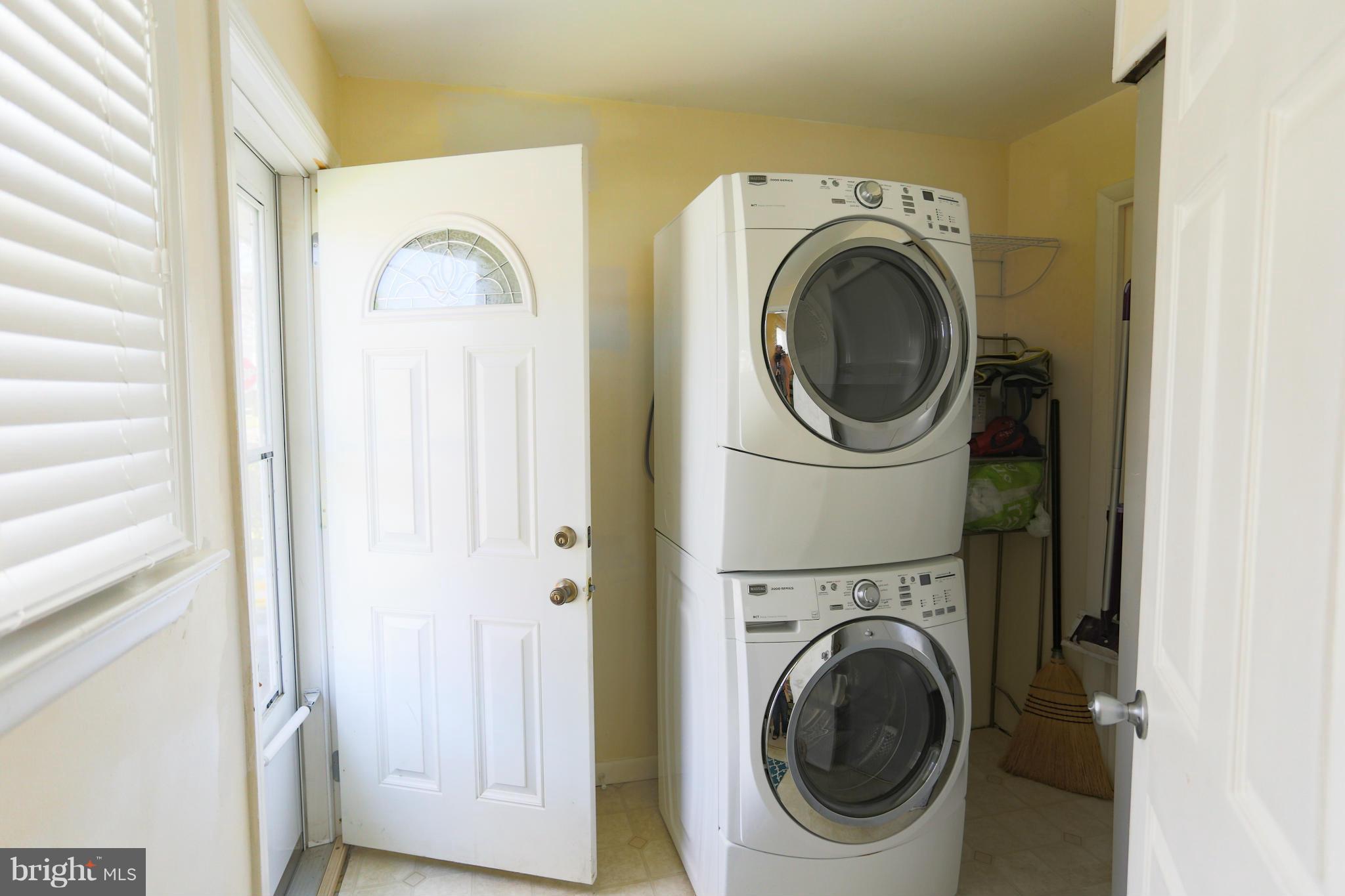 632 Londontown Road Edgewater, MD 21037 - Photo 13 of 28 a utility room with dryer and washer