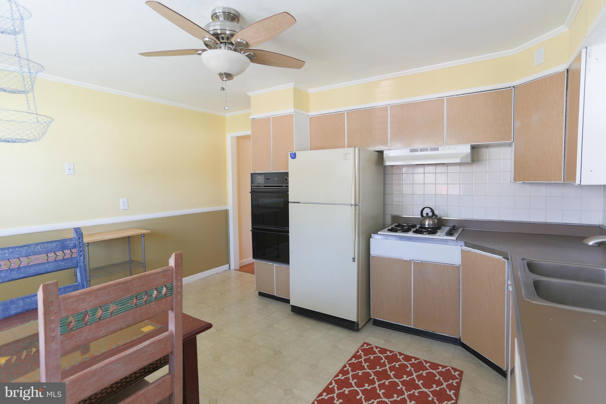 632 Londontown Road Edgewater, MD 21037 - Photo 15 of 28 a kitchen with refrigerator and cabinets
