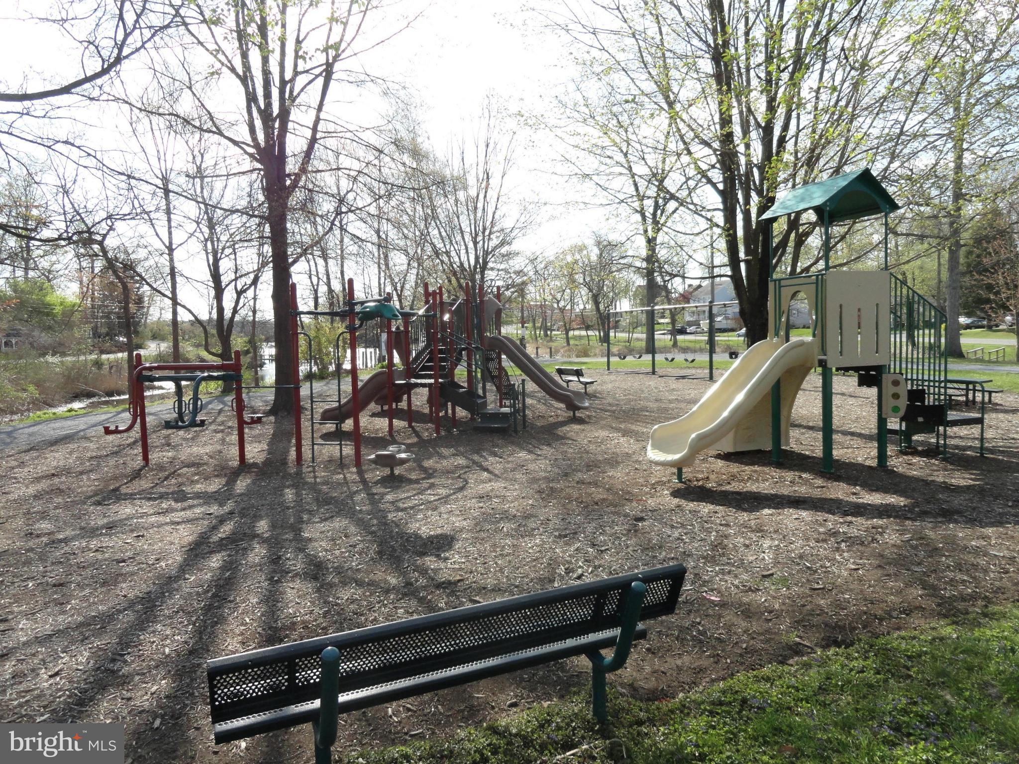 632 Londontown Road Edgewater, MD 21037 - Photo 20 of 28 a view of outdoor space with seating