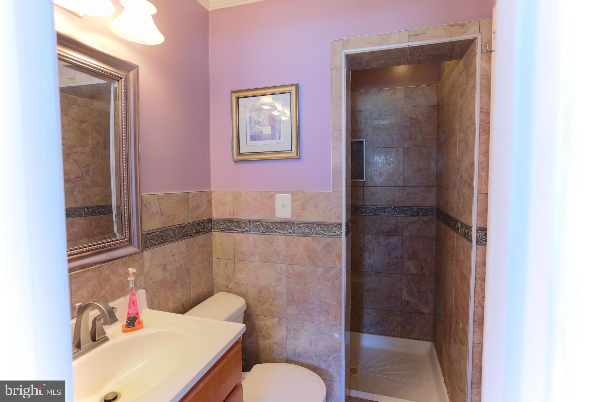 632 Londontown Road Edgewater, MD 21037 - Photo 7 of 28 a bathroom with a shower toilet and sink