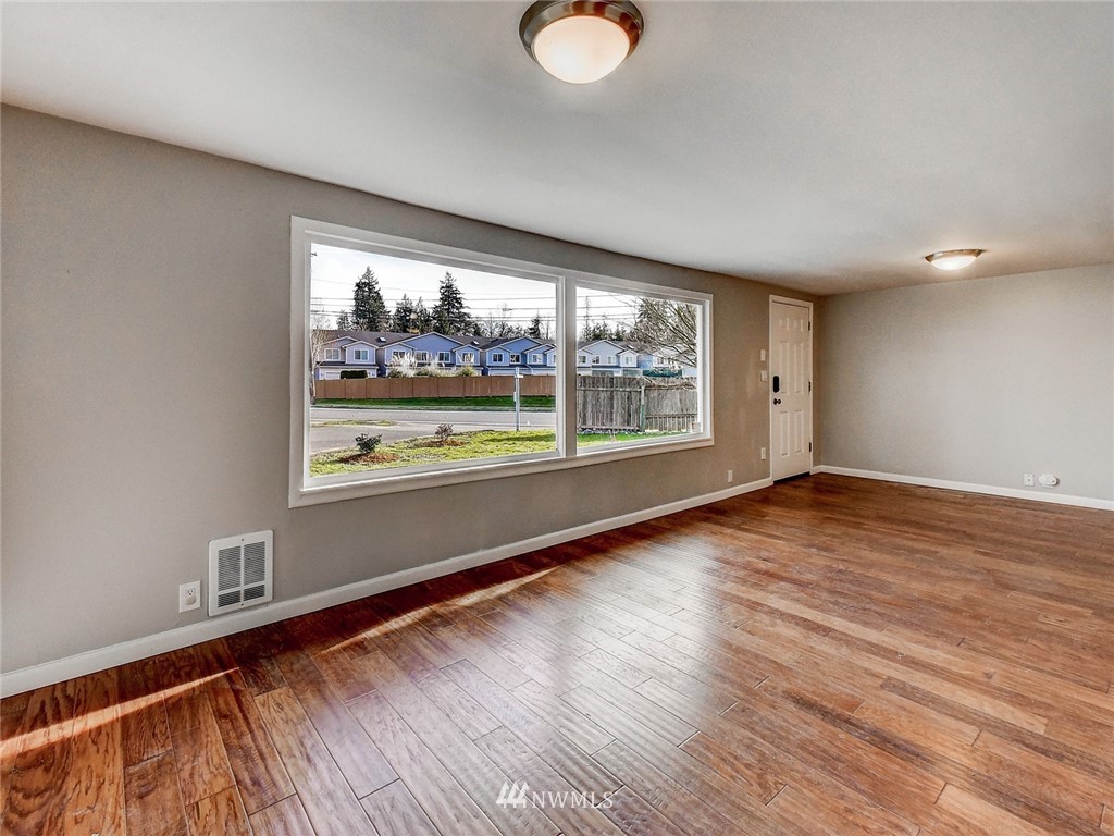 14430 Beverly Park Road Edmonds, WA 98026 - Photo 3 of 15 Gallery Image 3