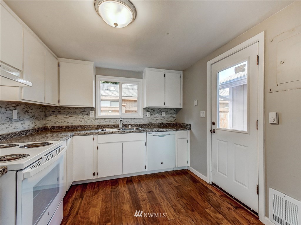 14430 Beverly Park Road Edmonds, WA 98026 - Photo 4 of 15 Gallery Image 4