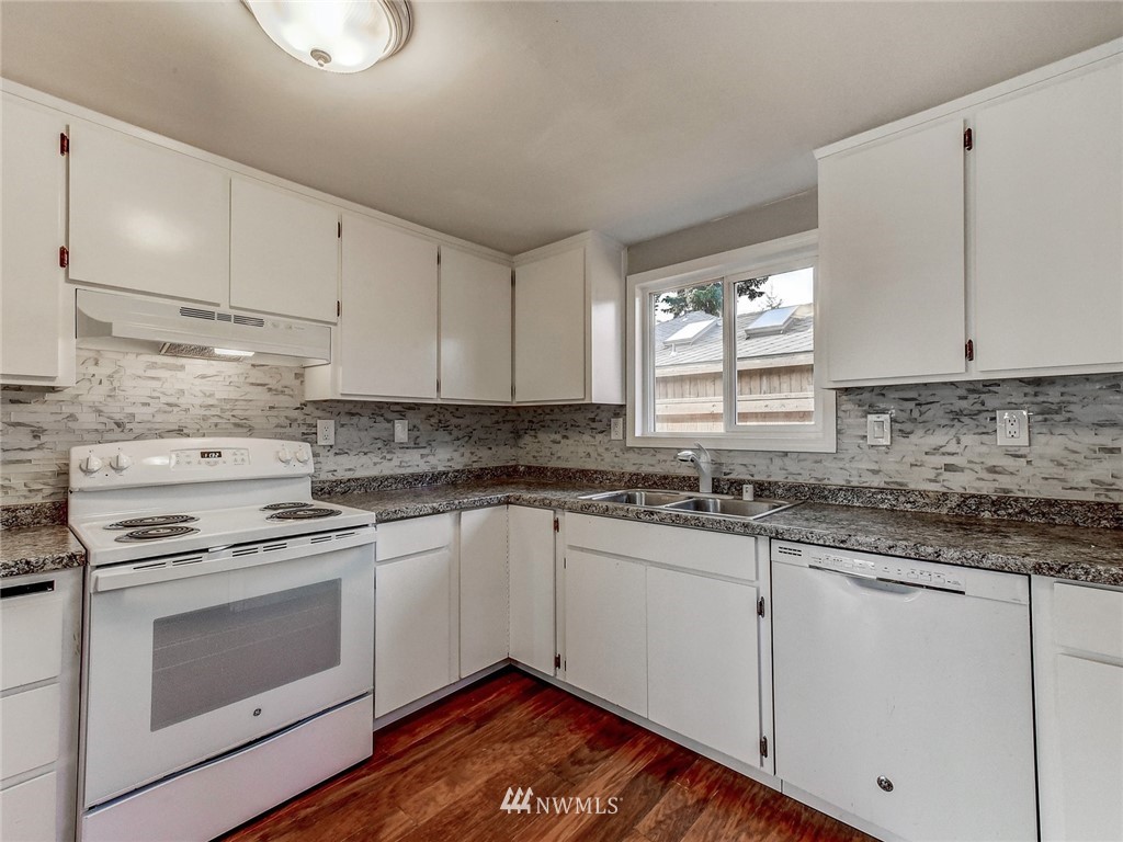 14430 Beverly Park Road Edmonds, WA 98026 - Photo 5 of 15 Gallery Image 5