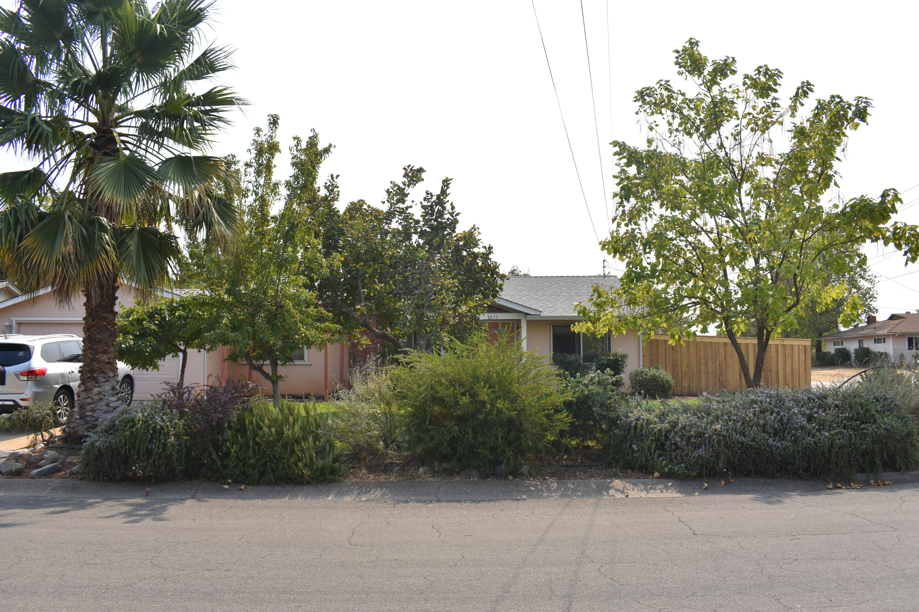 2455 Belladonna Street Redding, CA 96002 - Photo 4 of 26 DSC_0352