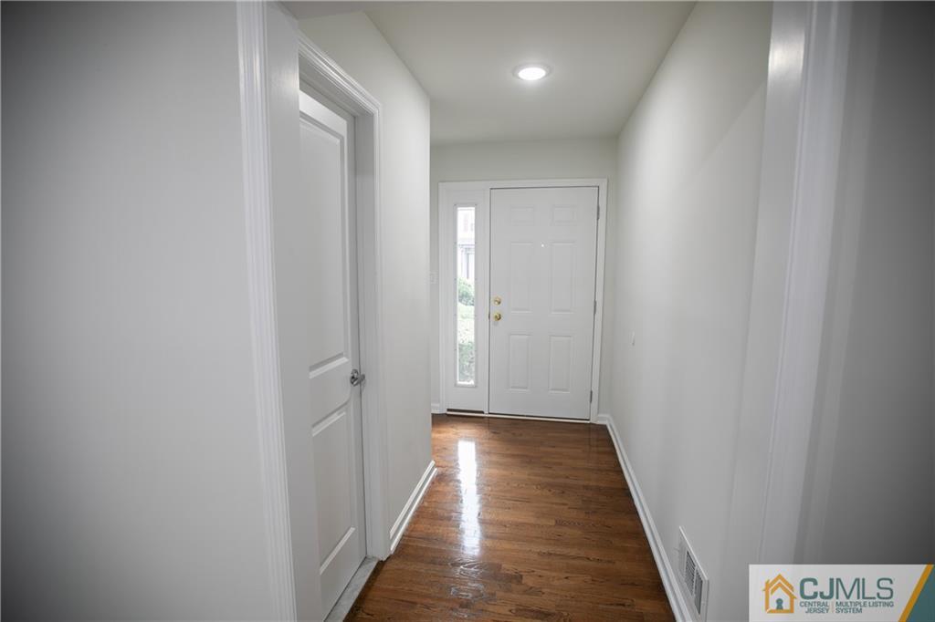3504 Hana Road Edison, NJ 08817 - Photo 3 of 32