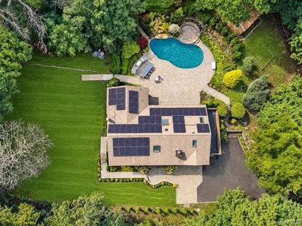 $1,695,000 | 6 Tanyard Lane, Huntington, NY 11743