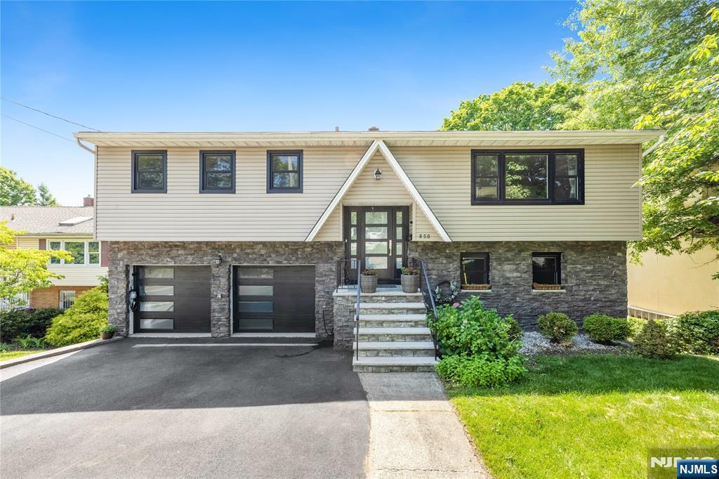 850 Edgewater Avenue Ridgefield, NJ 07657 - Photo 1 of 33